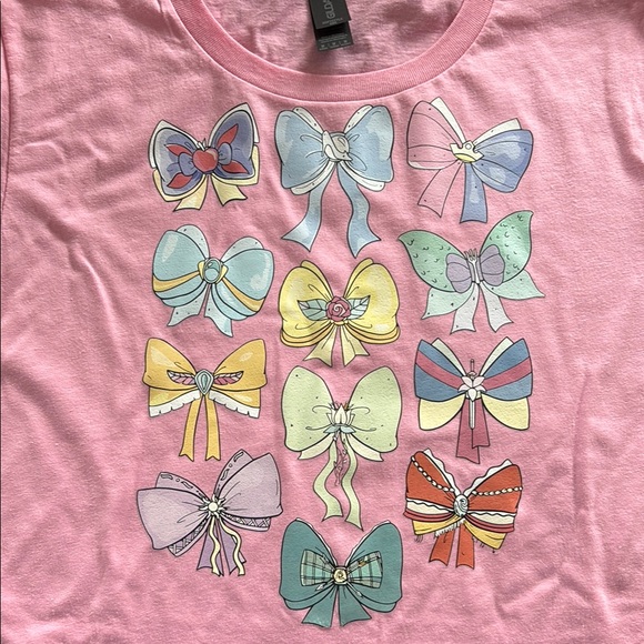 Gildan Tops - Gildan Pink Graphic T-Shirt with Short Sleeves